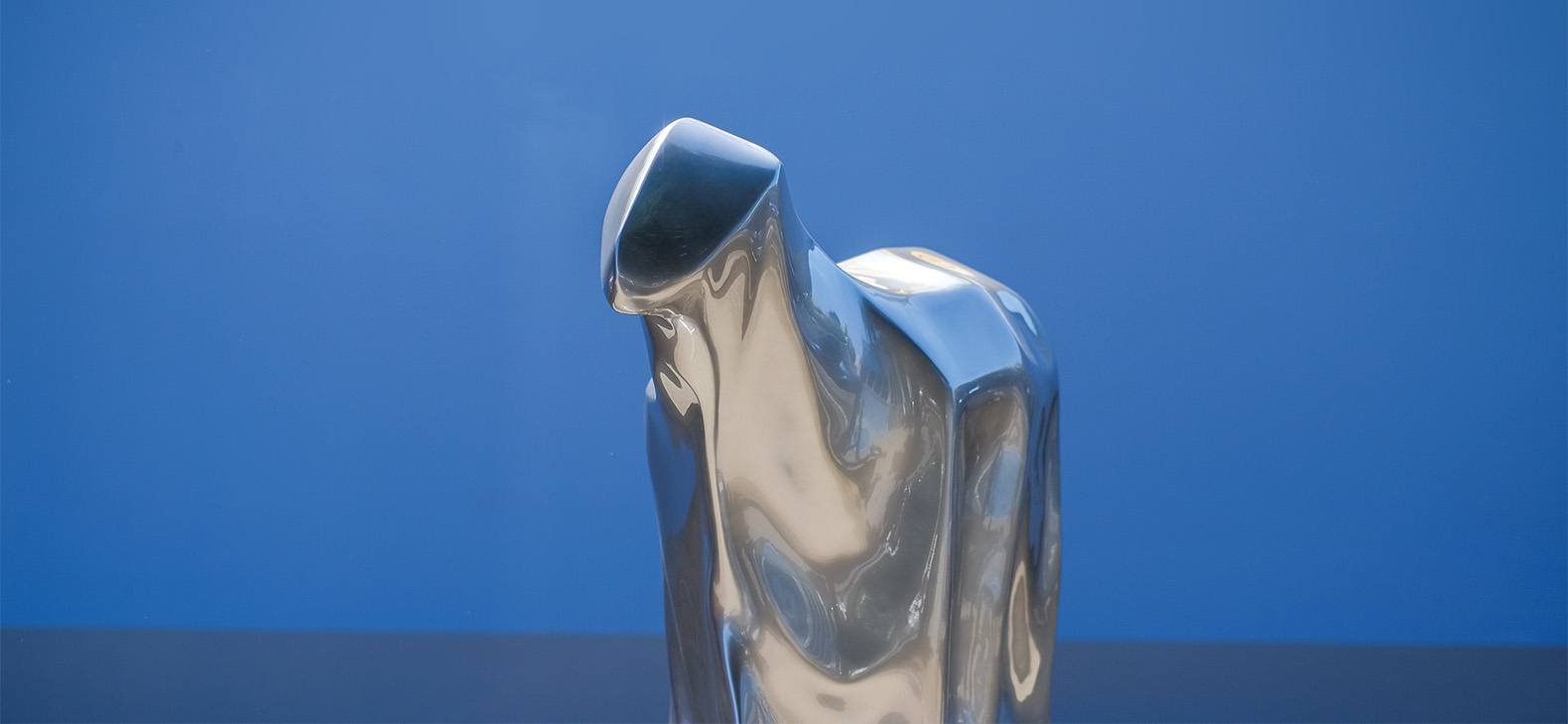 SpaceSheep, Csongor G. Szigeti, Skulptur (Epoxidharz, Autolack), 97x130x48 cm, 2013/2020